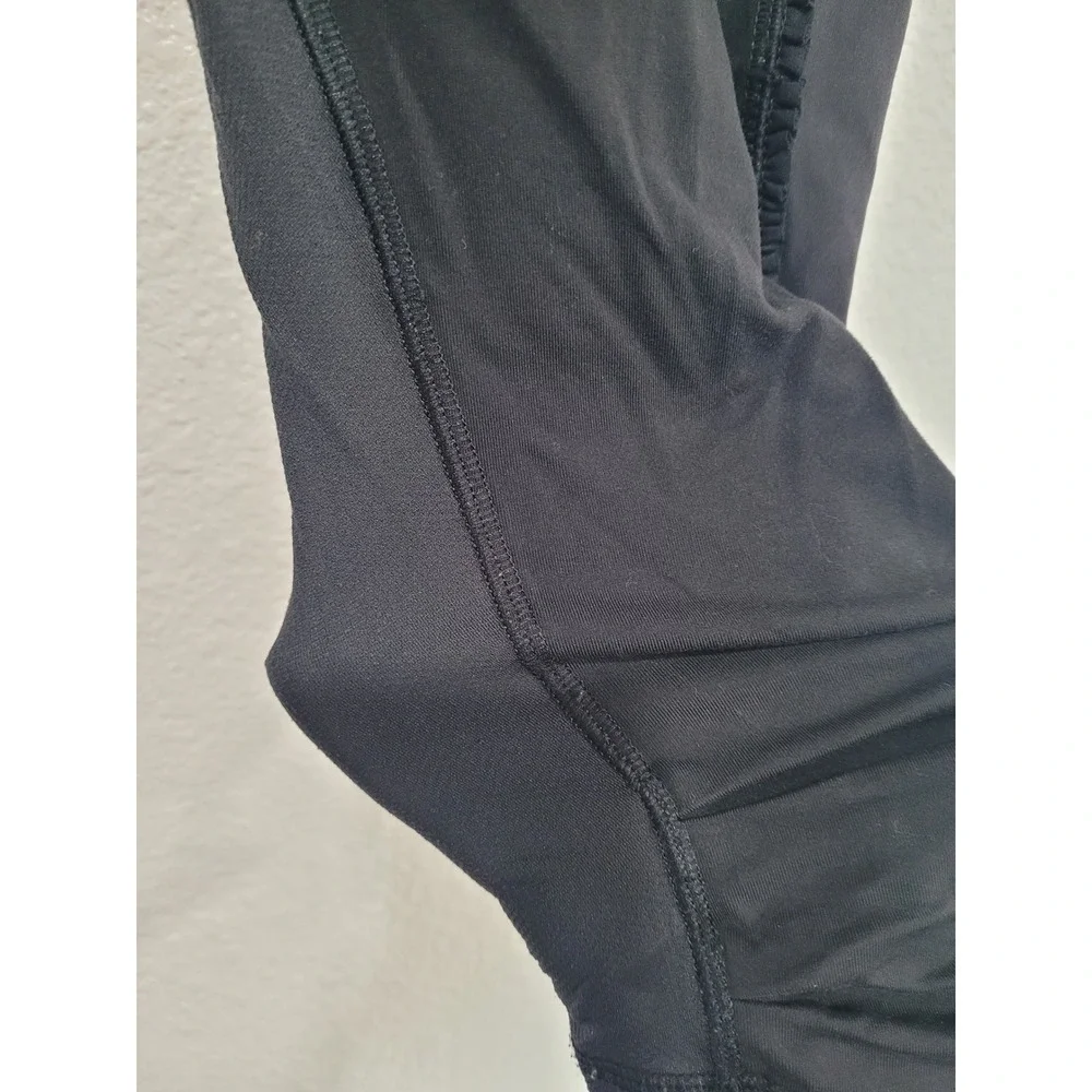 Lululemon‎ Black Striped Waist Capri Leggings Size 6 Cupped Ruched Ankle #P